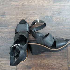 Sorel Sandals Like New